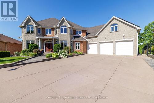 2 IN LAW Suites and Triple car garage - 6 Jacob'S Landing, Grimsby (Grimsby Beach), ON 