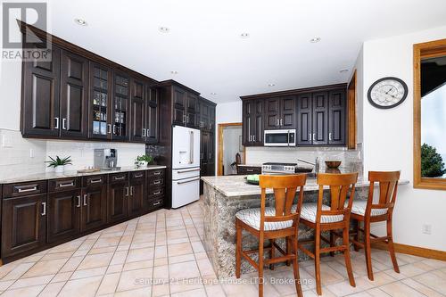Large eat in kitchen with granite - 6 Jacob'S Landing, Grimsby (Grimsby Beach), ON 