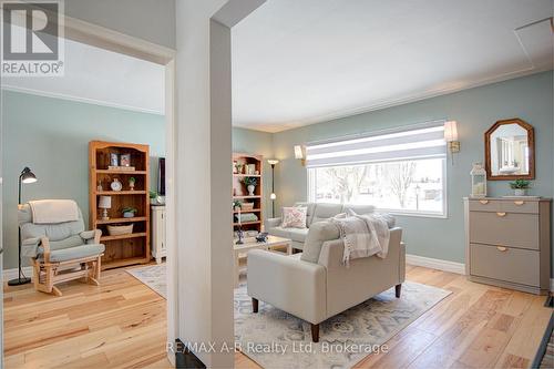 19 Linton Place, Kitchener, ON 
