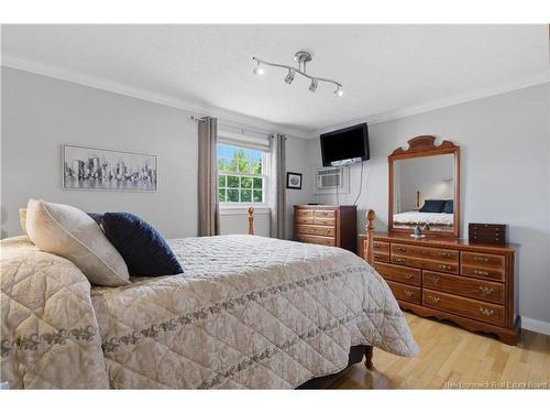 102 Anderson St, Fredericton, NB 