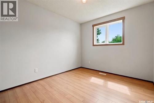 1027 Victory Crescent, Regina, SK 
