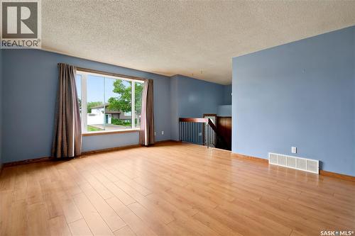 1027 Victory Crescent, Regina, SK 