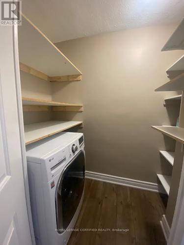 1610 - 5 Shady Golfway, Toronto, ON - Indoor Photo Showing Laundry Room