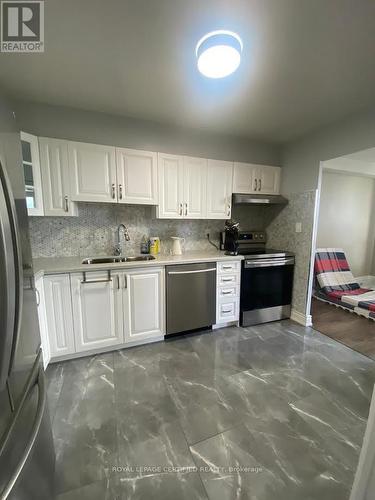 1610 - 5 Shady Golfway, Toronto, ON - Indoor Photo Showing Kitchen With Double Sink
