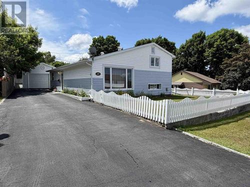 69 Hutchison AVE  Elliot Lake, ON P5A 1W7