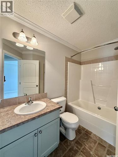 405 315 Hampton Circle, Saskatoon, SK - Indoor Photo Showing Bathroom