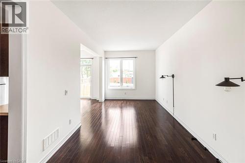 Living room featuring hardwood floors - 45 Seabreeze Crescent Unit# 22, Stoney Creek, ON 