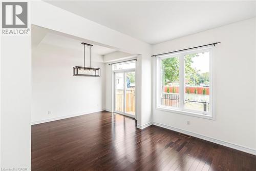 Open to the dining room - 45 Seabreeze Crescent Unit# 22, Stoney Creek, ON 