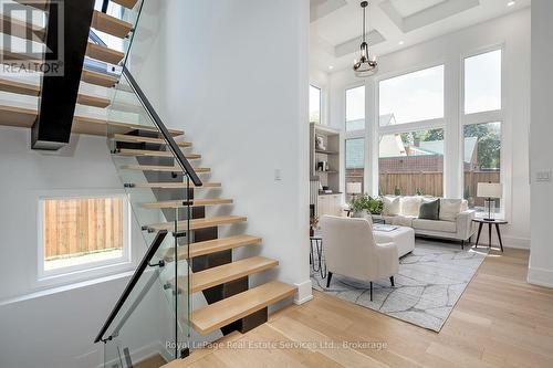 Modern staircase - 310 Tuck Drive, Burlington (Shoreacres), ON 