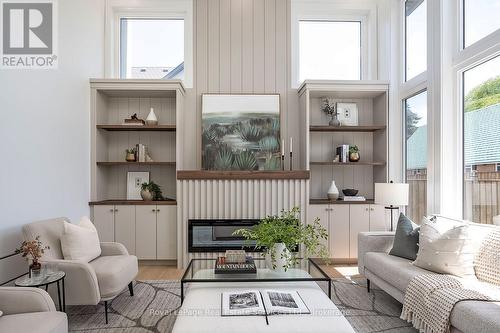 Sun-filled Great Room - 310 Tuck Drive, Burlington (Shoreacres), ON 