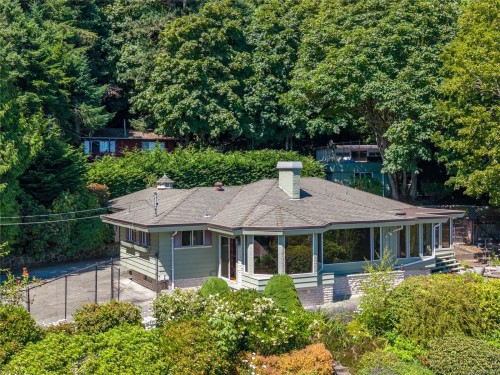 4916 Lochside Dr, Saanich, BC 