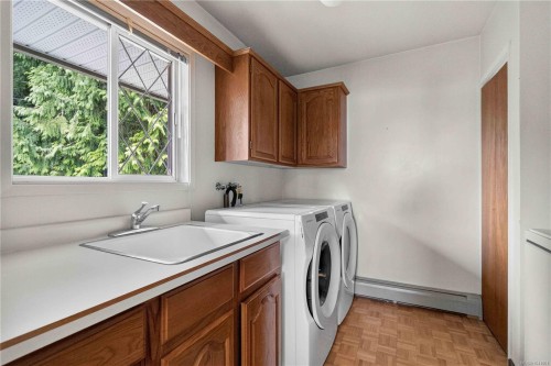 4916 Lochside Dr, Saanich, BC 