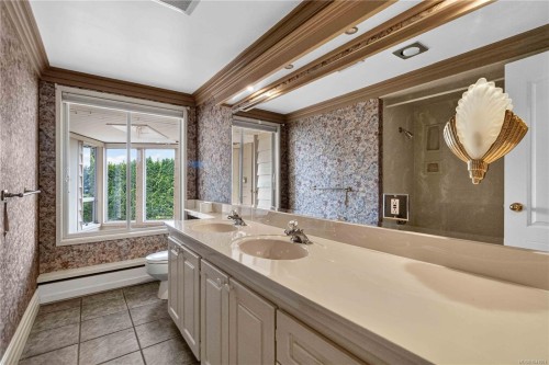 4916 Lochside Dr, Saanich, BC 