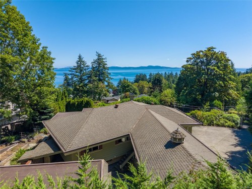 4916 Lochside Dr, Saanich, BC 