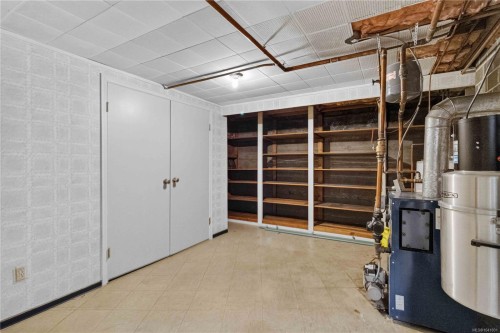 4916 Lochside Dr, Saanich, BC 