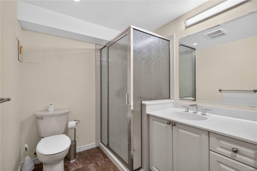 4916 Lochside Dr, Saanich, BC 