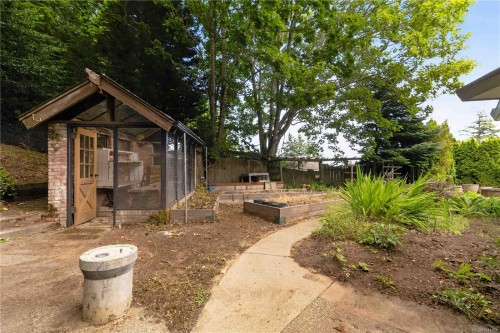 4916 Lochside Dr, Saanich, BC 