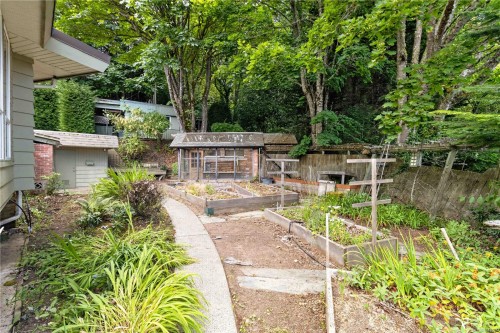4916 Lochside Dr, Saanich, BC 