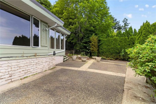 4916 Lochside Dr, Saanich, BC 