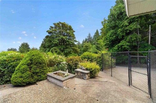 4916 Lochside Dr, Saanich, BC 