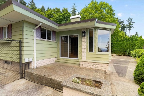 4916 Lochside Dr, Saanich, BC 