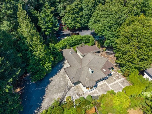 4916 Lochside Dr, Saanich, BC 