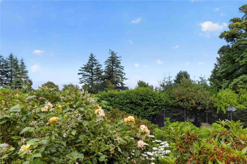 4916 Lochside Dr, Saanich, BC 