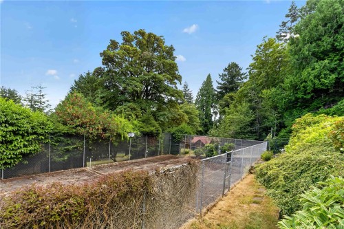 4916 Lochside Dr, Saanich, BC 