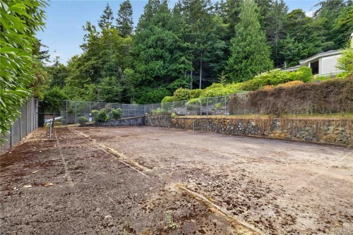 4916 Lochside Dr, Saanich, BC 