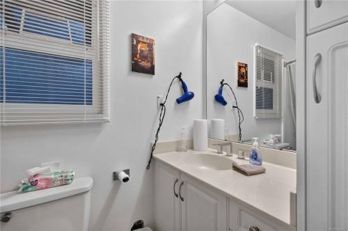 4916 Lochside Dr, Saanich, BC 