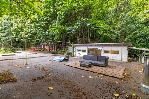 4916 Lochside Dr, Saanich, BC 