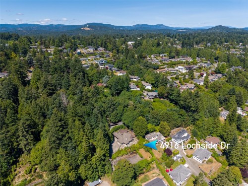 4916 Lochside Dr, Saanich, BC 