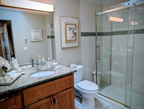1307 Oceanside Dr, Qualicum Beach, BC 
