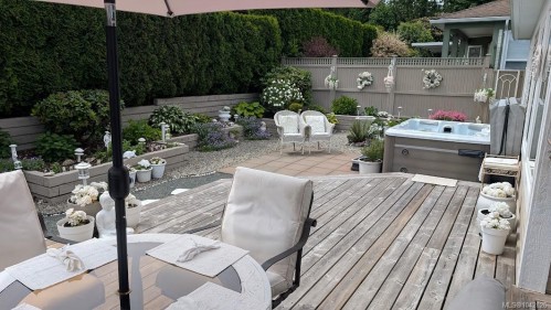 1307 Oceanside Dr, Qualicum Beach, BC 