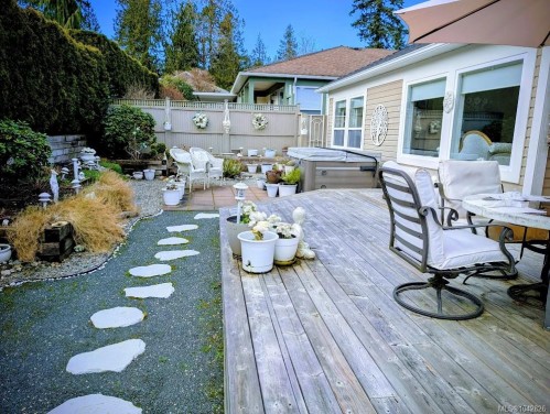 1307 Oceanside Dr, Qualicum Beach, BC 