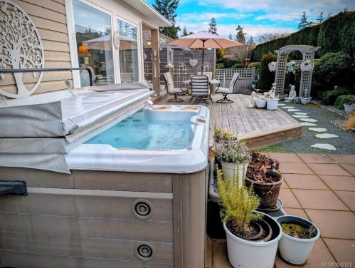 1307 Oceanside Dr, Qualicum Beach, BC 