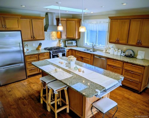 1307 Oceanside Dr, Qualicum Beach, BC 
