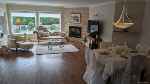 1307 Oceanside Dr, Qualicum Beach, BC 