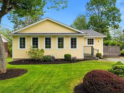 7 Oakley Avenue  Halifax, NS B3M 3G6