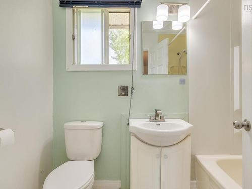 104 Arklow Drive, Dartmouth, NS - Indoor Photo Showing Bathroom