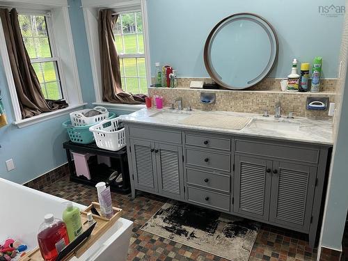 9 Brightman Avenue, Currys Corner, NS - Indoor Photo Showing Bathroom
