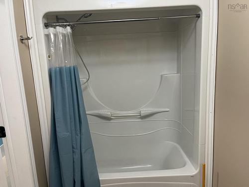 9 Brightman Avenue, Currys Corner, NS - Indoor Photo Showing Bathroom