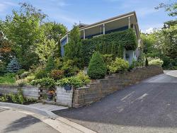 24 Winsloe Drive  Lower Sackville, NS B4C 1A8