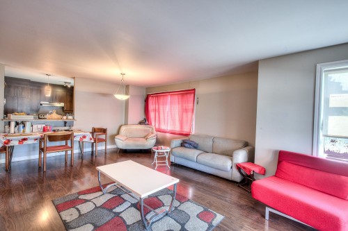 Salon - 5272 Av. Eliot, Laval (Chomedey), QC 