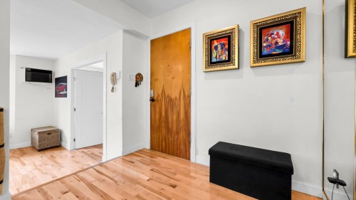Hall d'entrée/Vestibule - 66 Crois. De Navarre, Saint-Lambert, QC 
