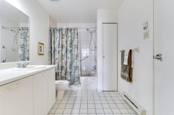 Salle de bains attenante à la CCP - 