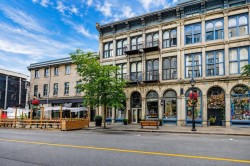 350B  - 350C Rue Notre-Dame E. Montréal (Ville-Marie), QC H2Y 1C7