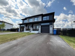 343 Rue Claude-Léveillée  Vaudreuil-Dorion, QC J7V 0Y7
