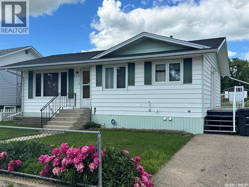 213 5Th Avenue E, Biggar, SK 