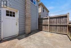 Furniture and belongings removed from photo ** - 